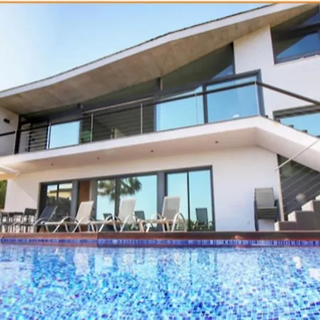 Villa With 3 Bedrooms In Cala Llonga With Private Pool Enclosed Garden And Wifi 3 Km From The Beach Mahón